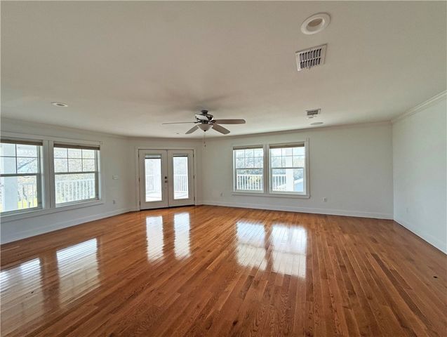 1622 12th St, Rockport, TX 78382