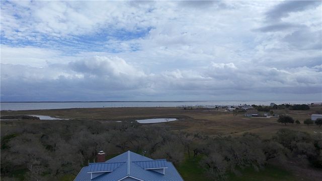 1622 12th St, Rockport, TX 78382