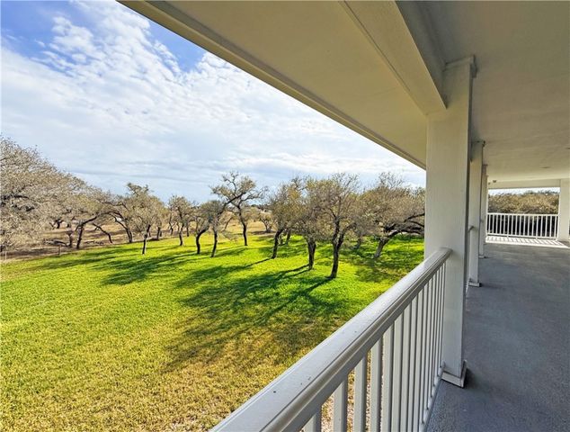 1622 12th St, Rockport, TX 78382