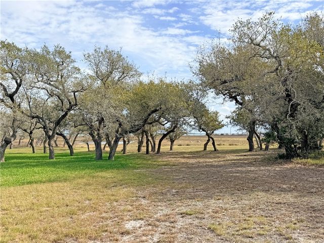 1622 12th St, Rockport, TX 78382