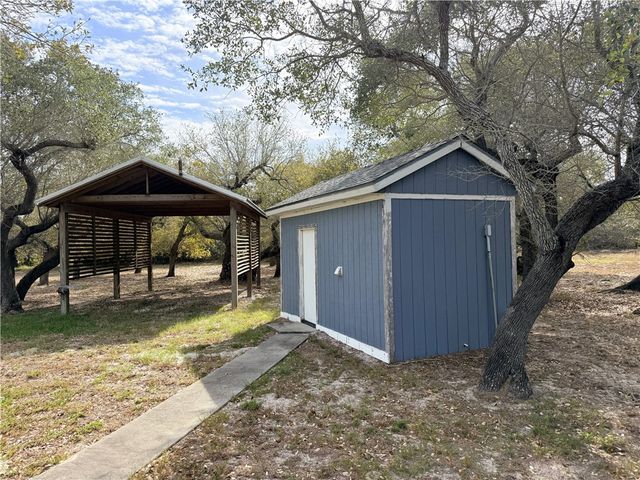 1622 12th St, Rockport, TX 78382