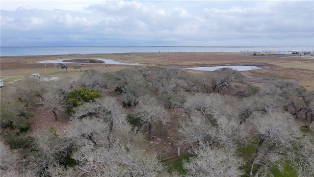 1622 12th St, Rockport, TX 78382