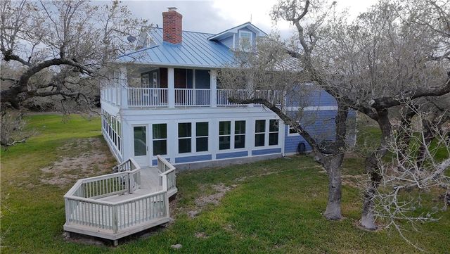 1622 12th St, Rockport, TX 78382