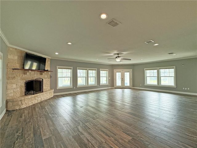 1622 12th St, Rockport, TX 78382