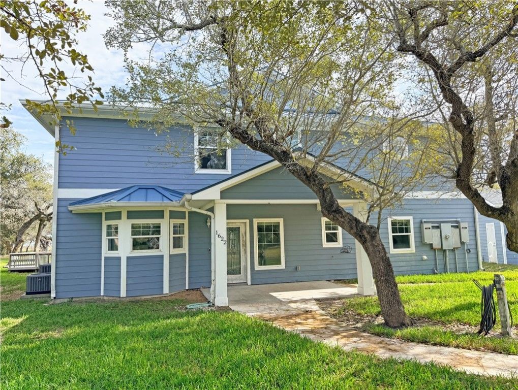 1622 12th St, Rockport, TX 78382