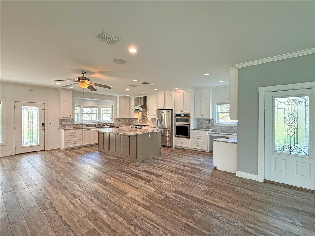 1622 12th St, Rockport, TX 78382 — photo 2