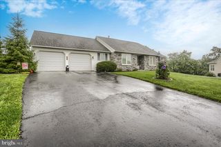 5823 BARNSLEY DR, Harrisburg, PA 17111