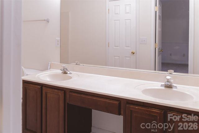 624 Gelderland Drive, Matthews, NC 28104