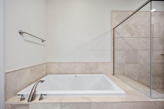 1104 Thompson Street, Houston, TX 77007