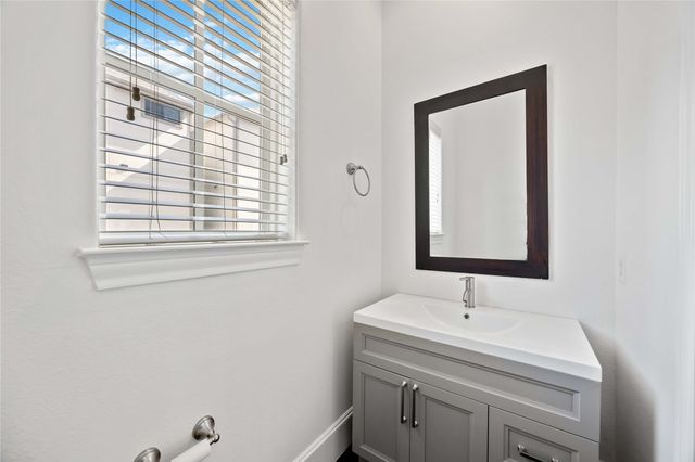 1104 Thompson Street, Houston, TX 77007