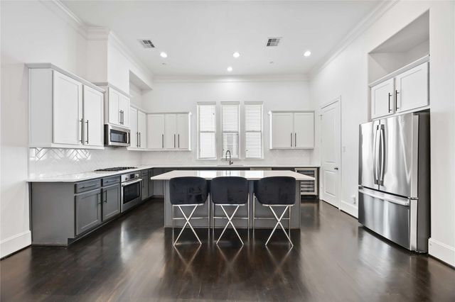 1104 Thompson Street, Houston, TX 77007