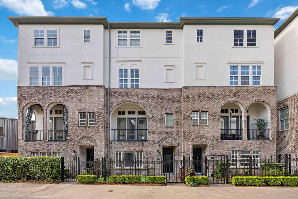 1104 Thompson Street, Houston, TX 77007