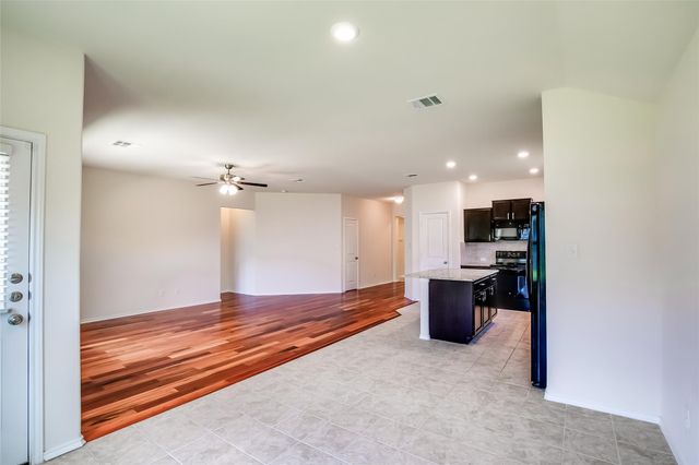 908 Wolcott DR, Leander, TX 78641