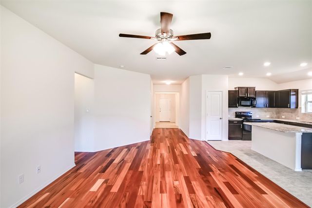 908 Wolcott DR, Leander, TX 78641