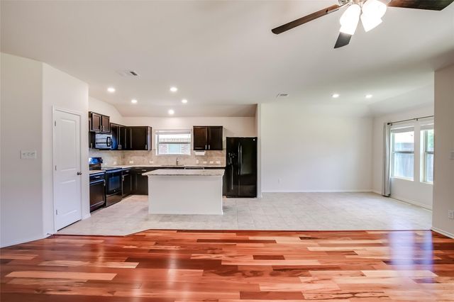 908 Wolcott DR, Leander, TX 78641