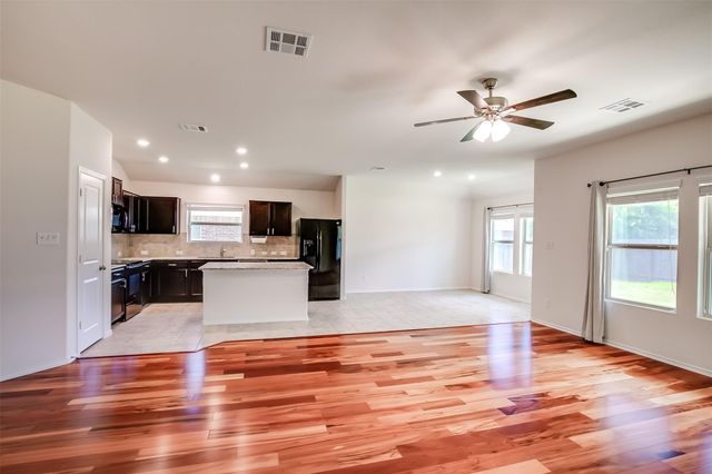 908 Wolcott DR, Leander, TX 78641