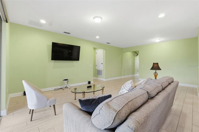 2393 PANORAMIC CIRCLE, Apopka, FL 32703