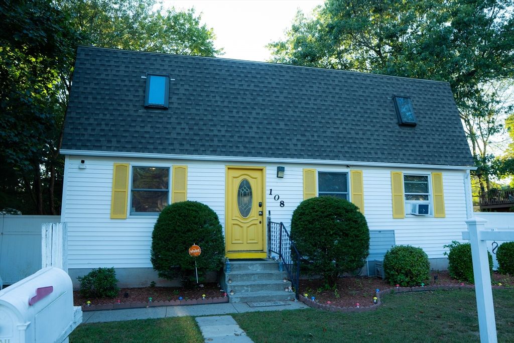 108 Barre St, Springfield, MA 01119