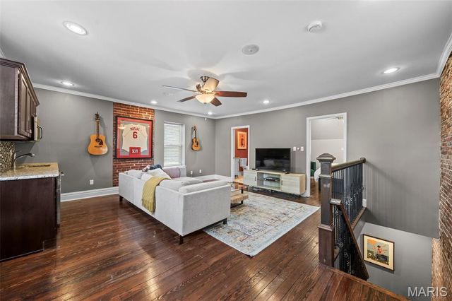 4161 W Pine Boulevard, St Louis, MO 63108
