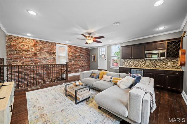 4161 W Pine Boulevard, St Louis, MO 63108