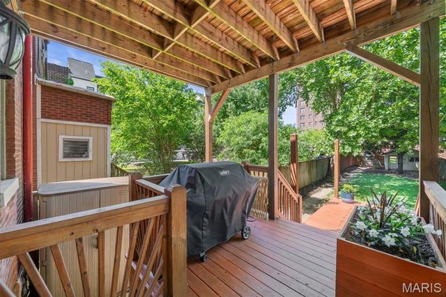 4161 W Pine Boulevard, St Louis, MO 63108