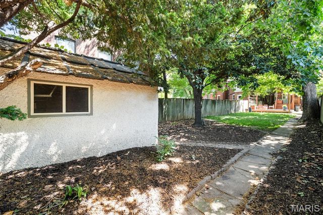4161 W Pine Boulevard, St Louis, MO 63108