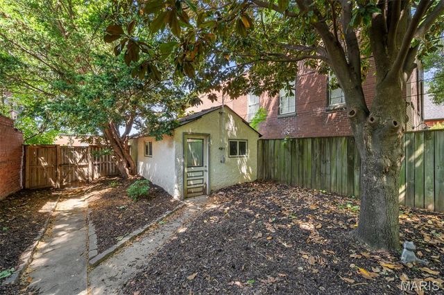 4161 W Pine Boulevard, St Louis, MO 63108