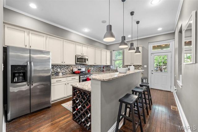 4161 W Pine Boulevard, St Louis, MO 63108