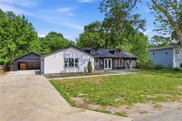 11011 N Holmes Street, Kansas City, MO 64155