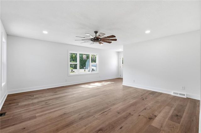 11011 N Holmes Street, Kansas City, MO 64155