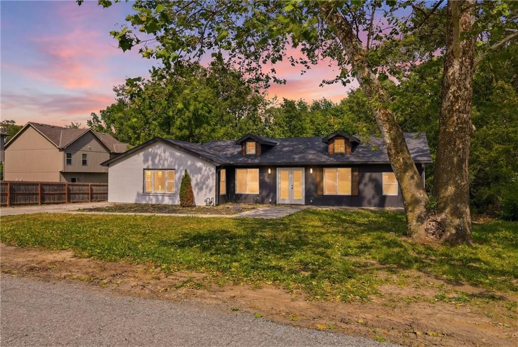 11011 N Holmes Street, Kansas City, MO 64155