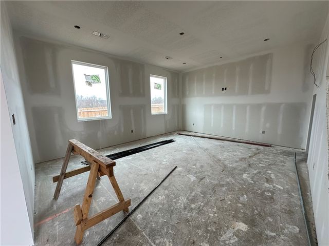 2400 S 27th Street, Rogers, AR 72758