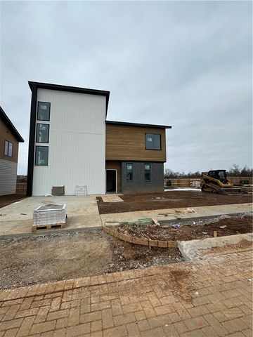 2400 S 27th Street, Rogers, AR 72758