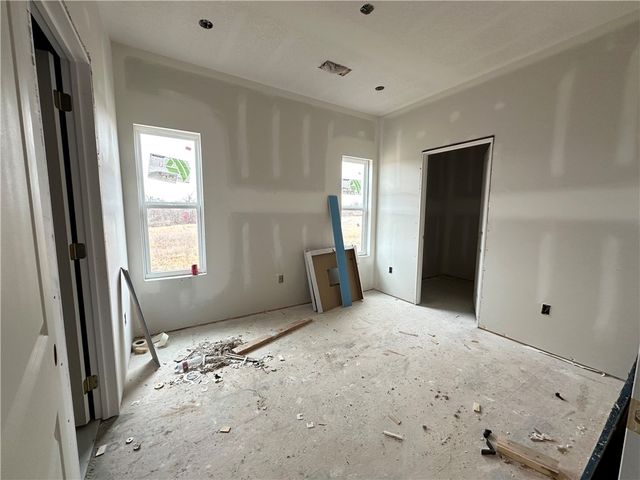 2400 S 27th Street, Rogers, AR 72758