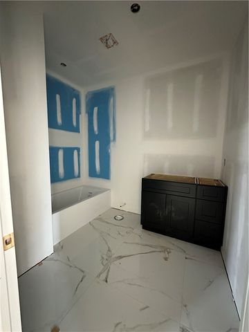 2400 S 27th Street, Rogers, AR 72758