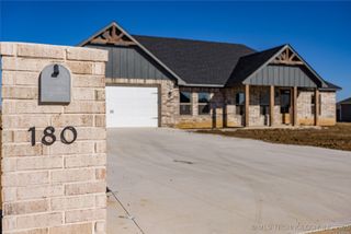 180 Maple Leaf Drive, Durant, OK 74701