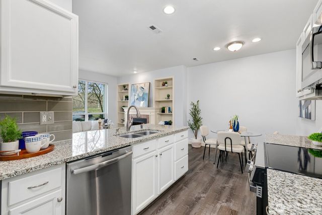 2285 NE Natalie Way, Issaquah, WA 98029