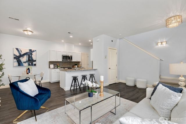 2285 NE Natalie Way, Issaquah, WA 98029