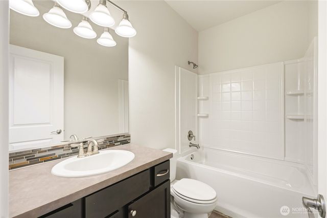 3245 Loch Ness Loop, Mount Vernon, WA 98273