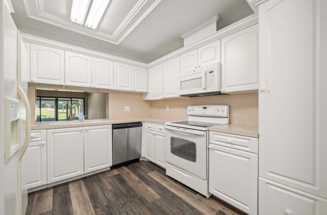 370 Fairway Circle 13, Weston, FL 33326