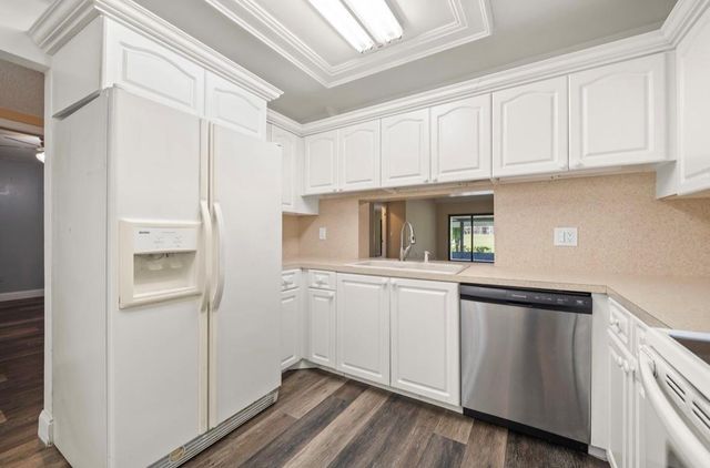 370 Fairway Circle 13, Weston, FL 33326