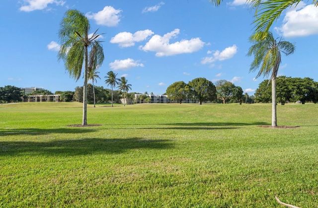 370 Fairway Circle 13, Weston, FL 33326
