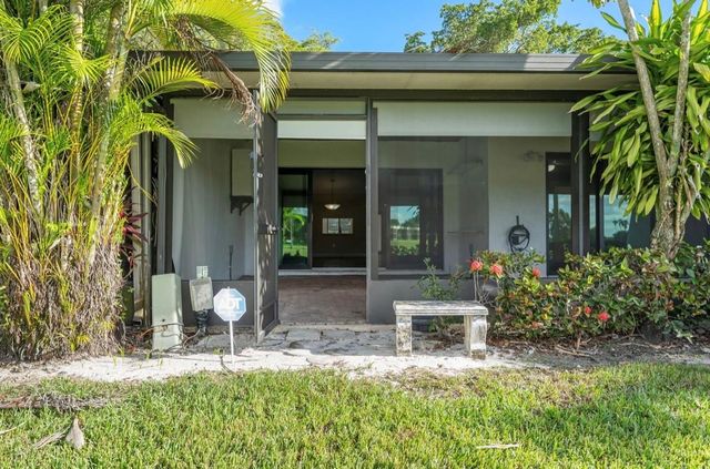 370 Fairway Circle 13, Weston, FL 33326