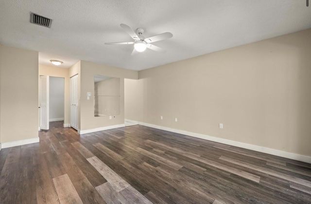 370 Fairway Circle 13, Weston, FL 33326