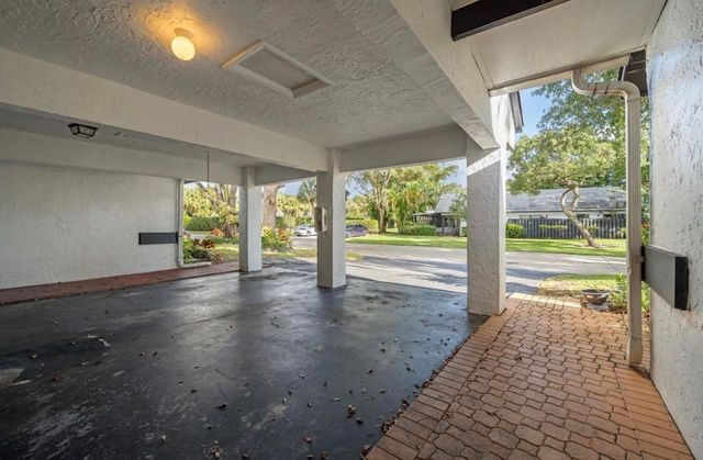 370 Fairway Circle 13, Weston, FL 33326