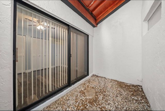 370 Fairway Circle 13, Weston, FL 33326