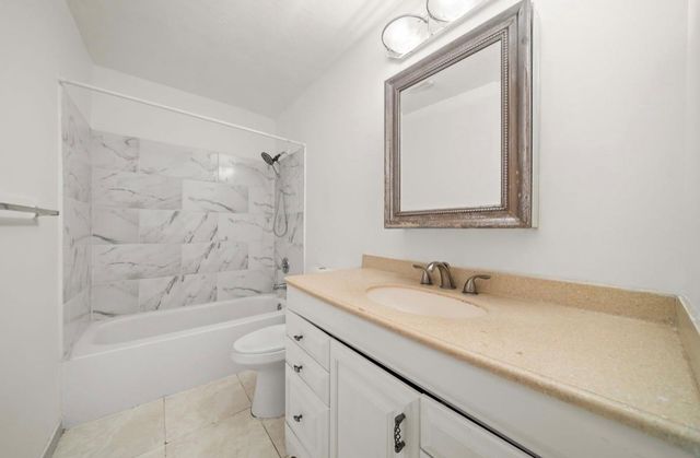 370 Fairway Circle 13, Weston, FL 33326