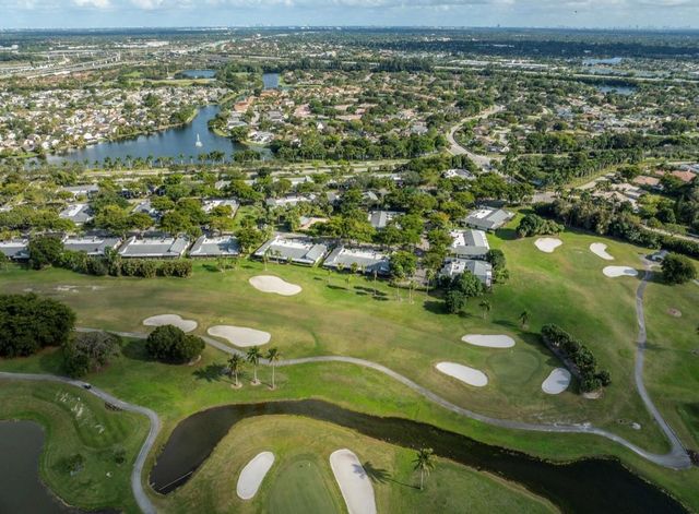 370 Fairway Circle 13, Weston, FL 33326