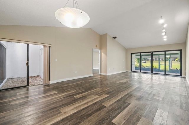 370 Fairway Circle 13, Weston, FL 33326