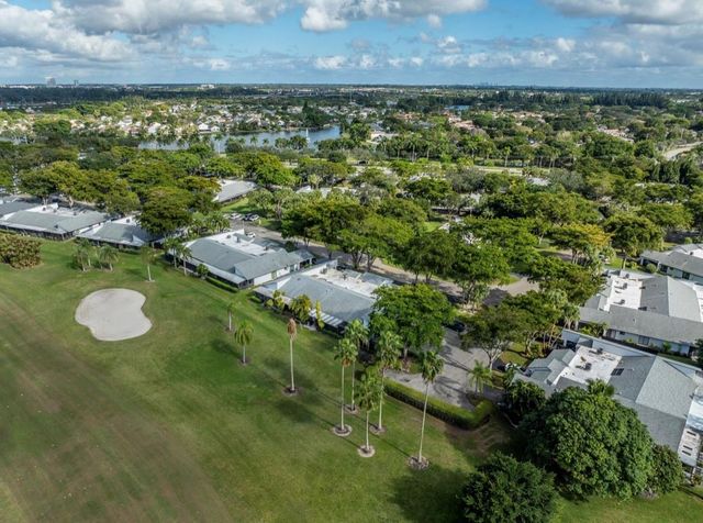 370 Fairway Circle 13, Weston, FL 33326